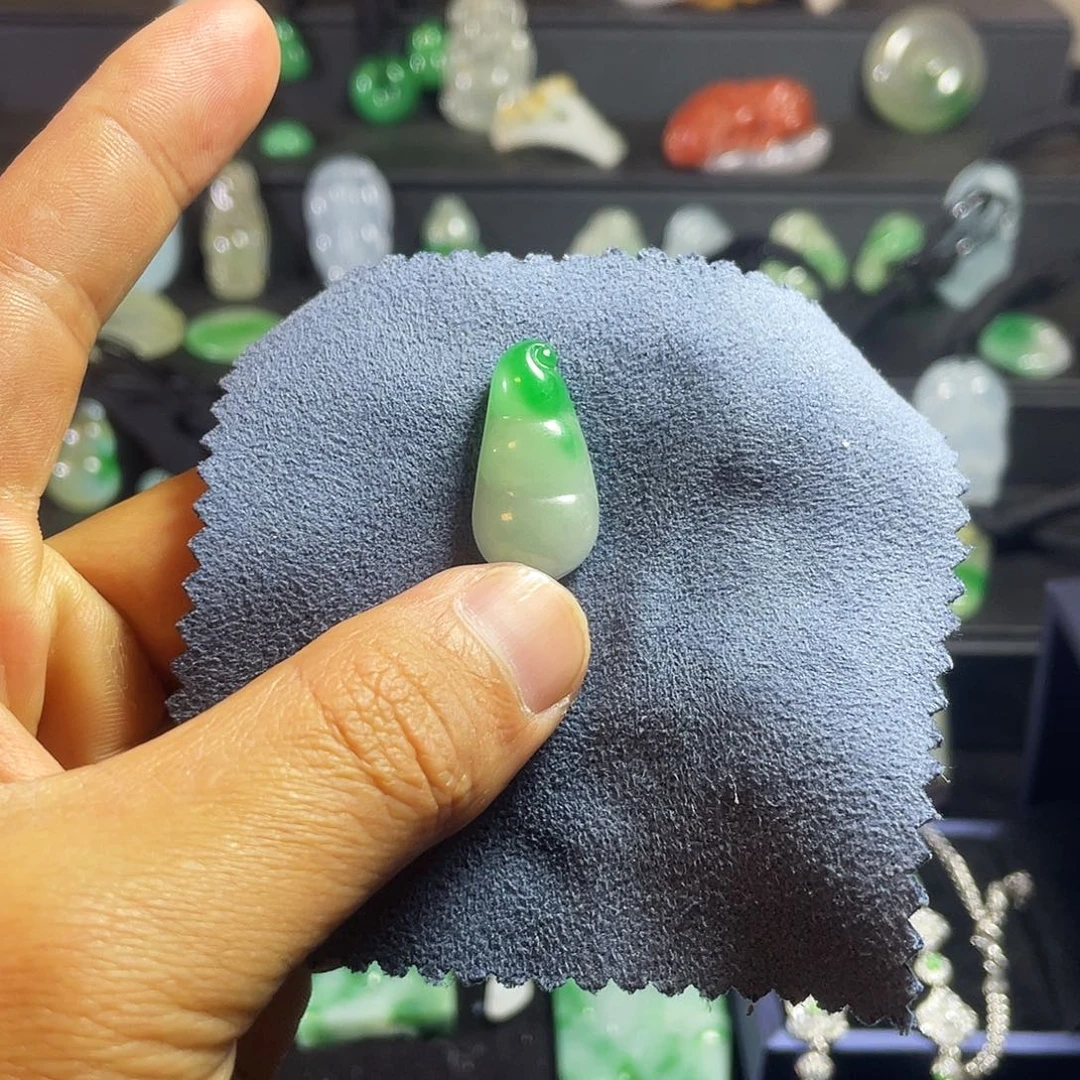 翡翠未镶嵌颈饰翡翠福豆