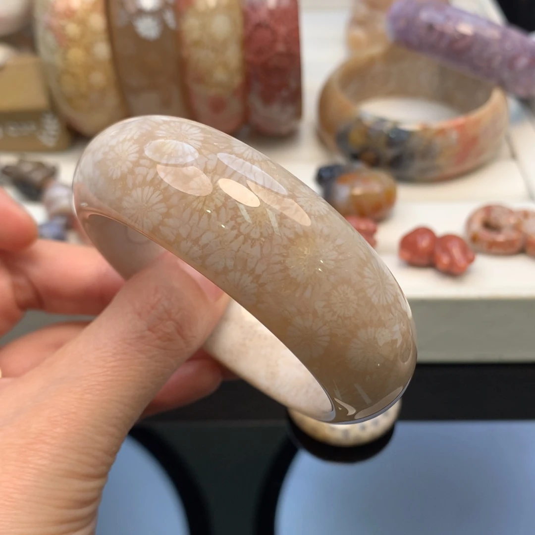 硅化珊瑚（珊瑚玉）手镯未镶嵌B***梁