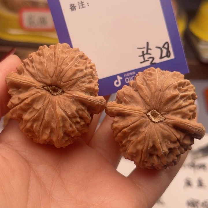 文玩核桃吊坠采****菇文玩核桃把件28