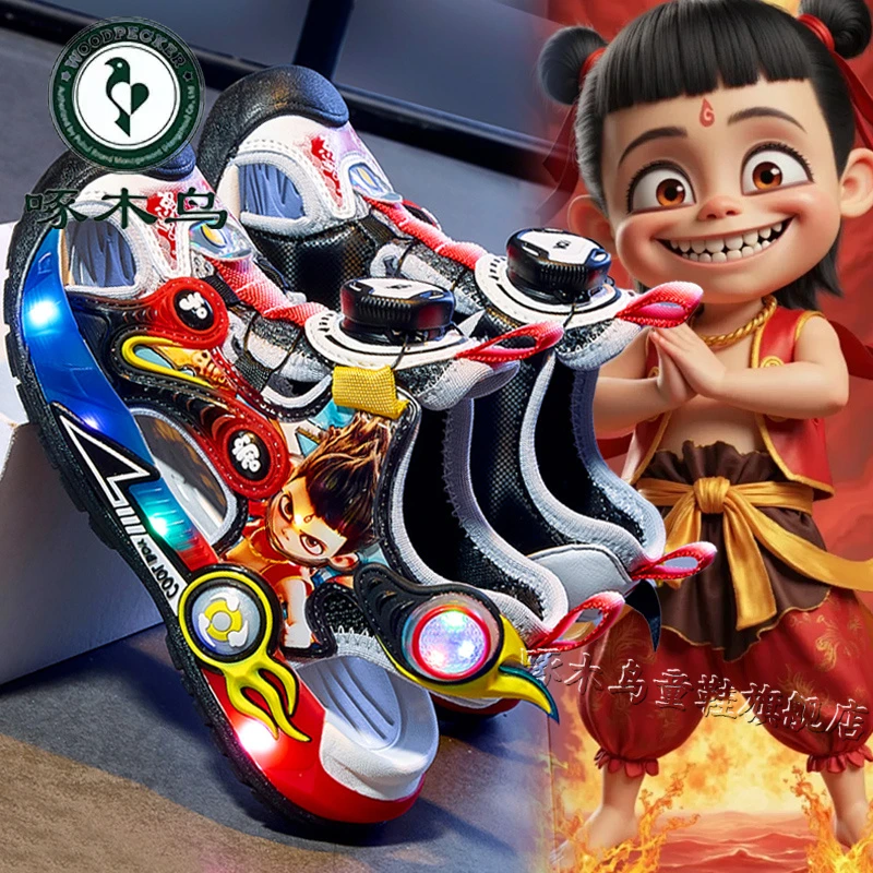 啄木鸟哪吒儿童凉鞋男童2025新款夏季男孩包头运动凉拖亮灯发光鞋
