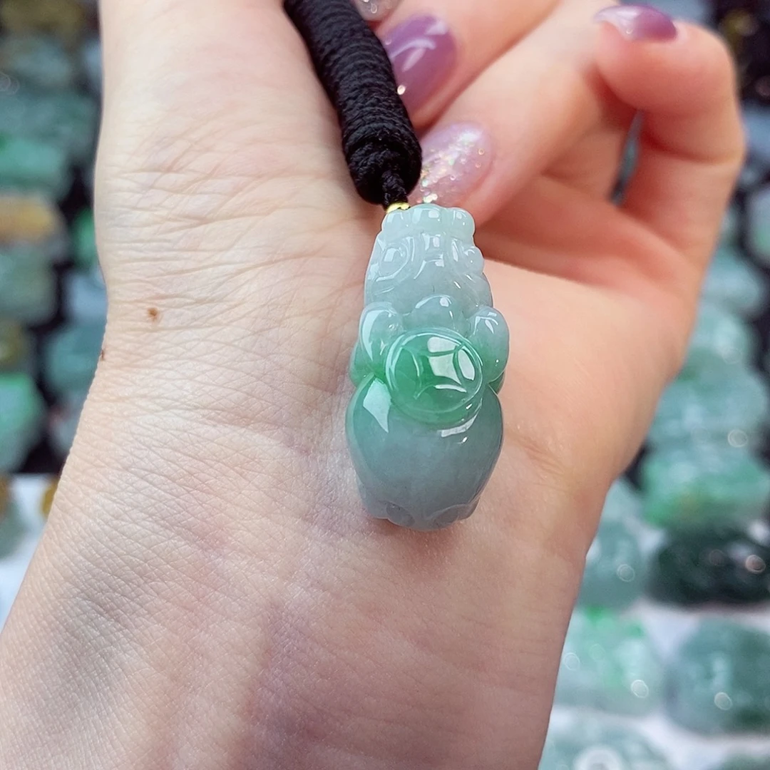 颈饰未镶嵌翡翠天然