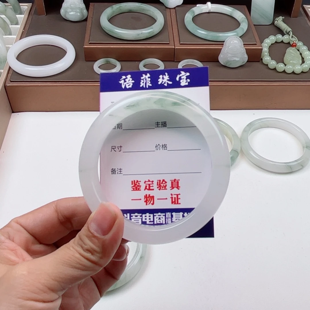 石英质玉手镯未镶嵌小**、