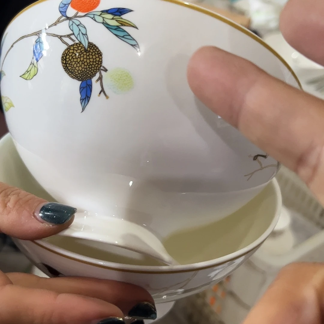 瓷片荔枝面碗瑕疵明显