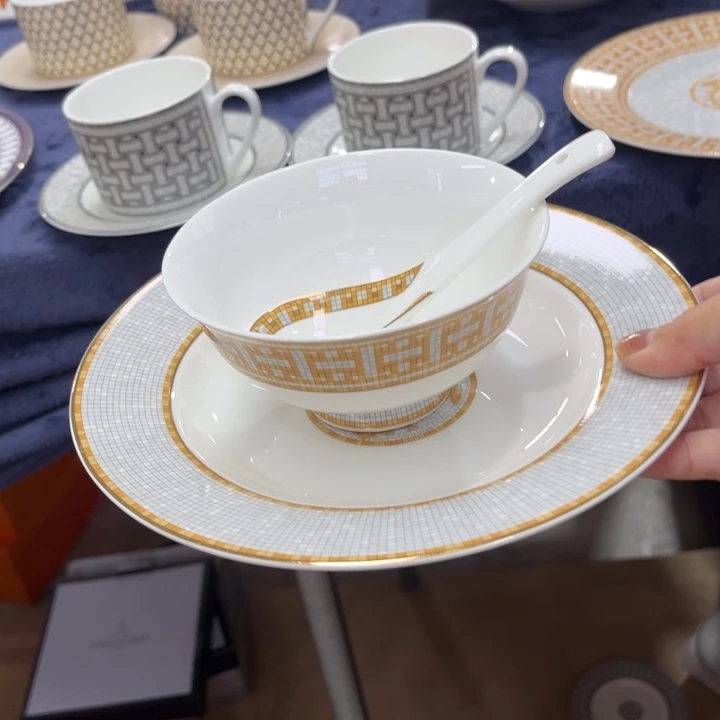 瓷片书斋的主人也在