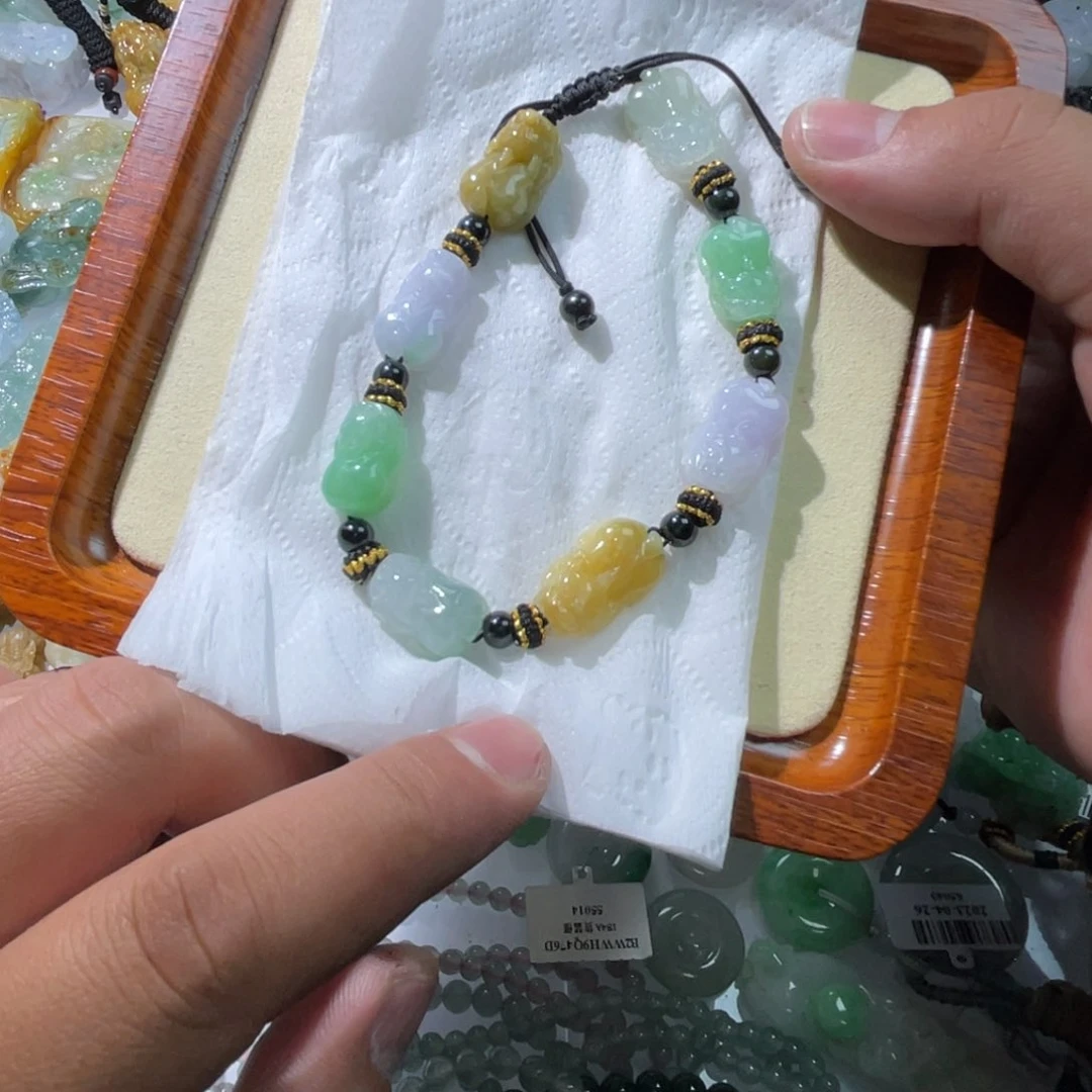 翡翠颈饰未镶嵌天然