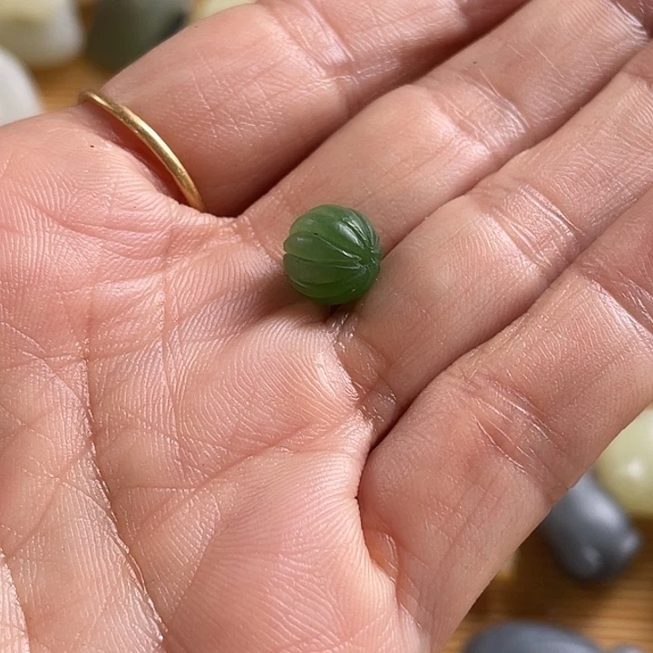 燕***具和田玉（糖玉）未镶嵌颈饰