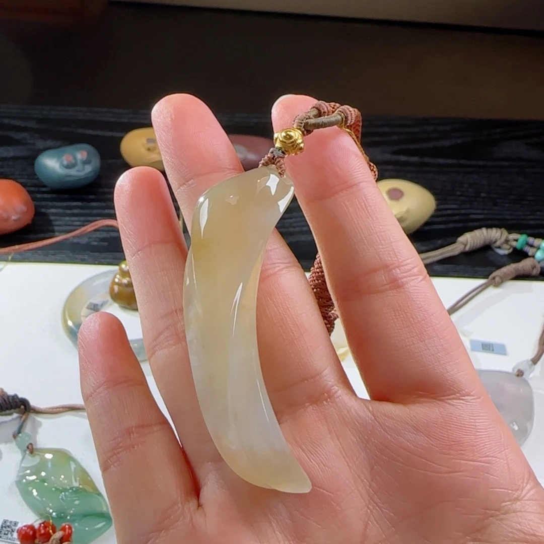 颈饰未镶嵌翡翠橦