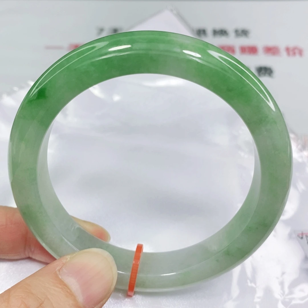 翡翠手镯未镶嵌57.5圈口正圈