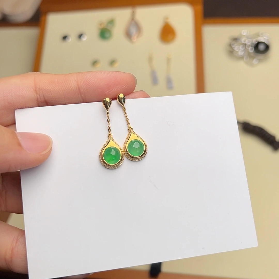 18K金镶嵌翡翠耳饰甜绿耳环