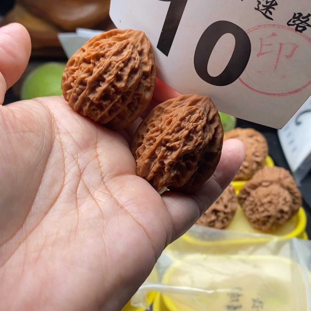 文玩核桃吊坠35柳叶鸡心
