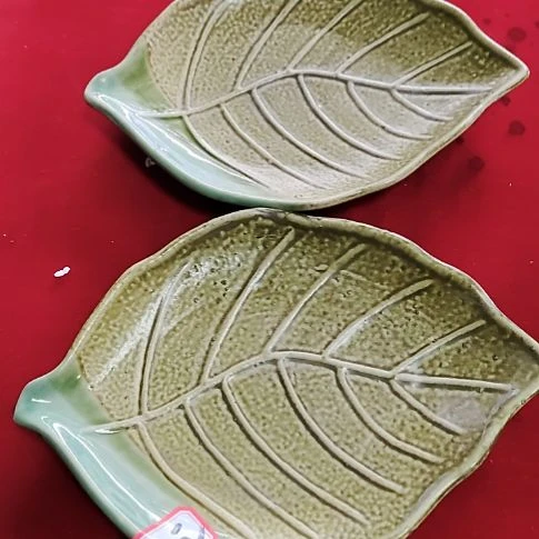 瓷片瓷片，各种摆件，沙锅！