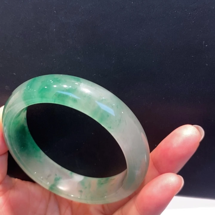 石英质玉（非洲翠）未镶嵌手镯