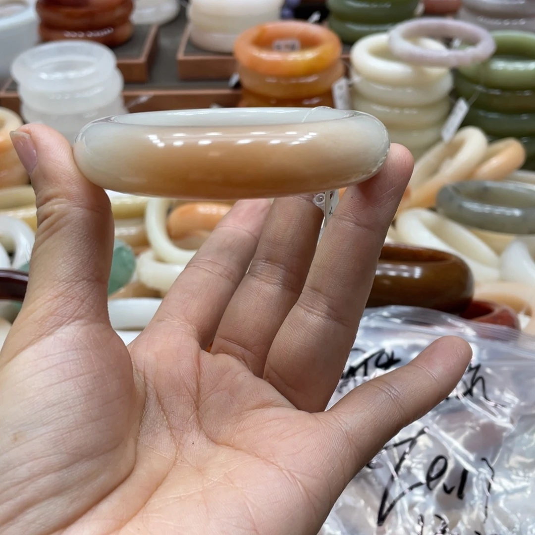 朏***朏未镶嵌手镯石英质玉