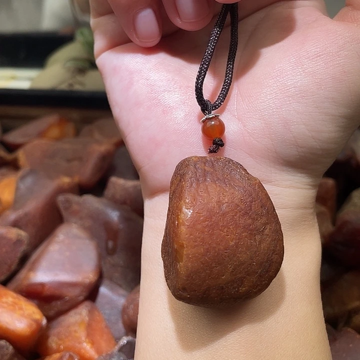 裸石琥珀未镶嵌沁色随型福袋器型