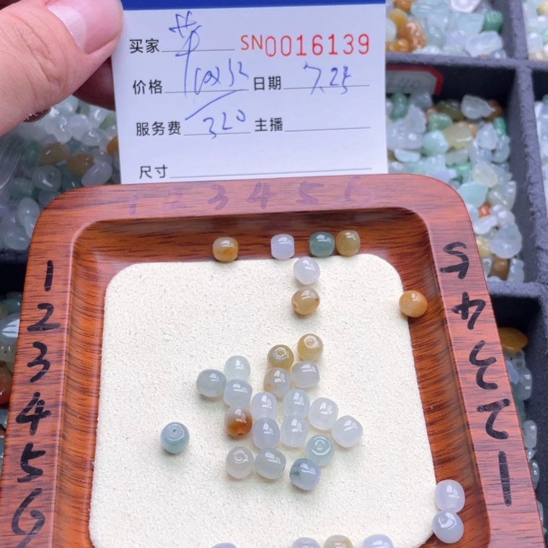 翡翠未镶嵌颈饰芊*