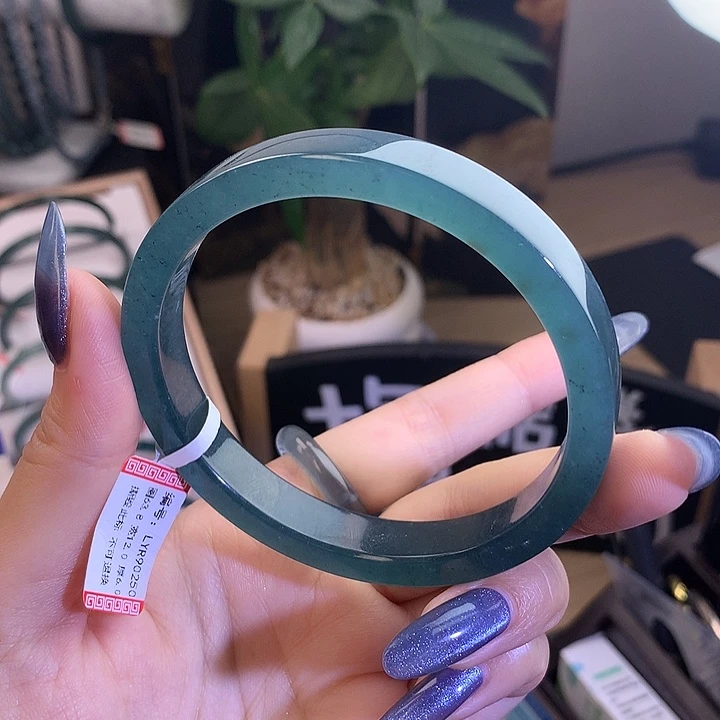 翡翠手镯未镶嵌64圈口