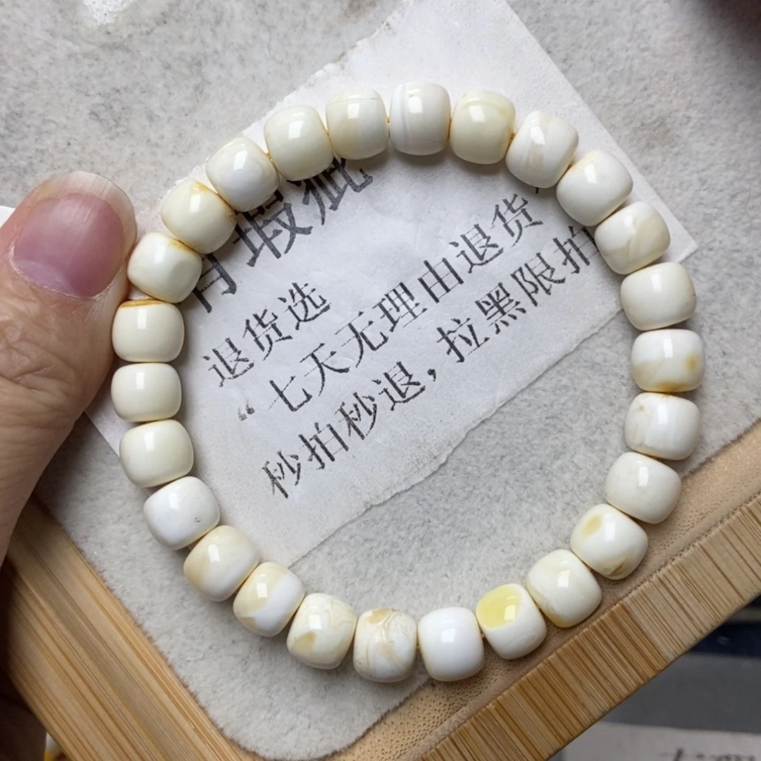 蜜蜡未镶嵌珠宝奇石87