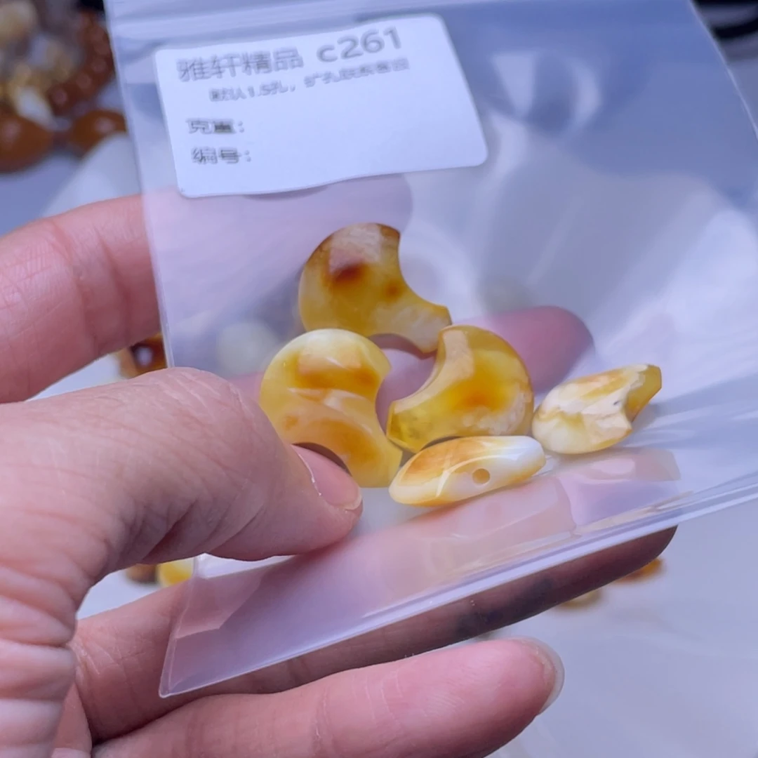 琥珀未镶嵌裸石微瑕多样性发其一
