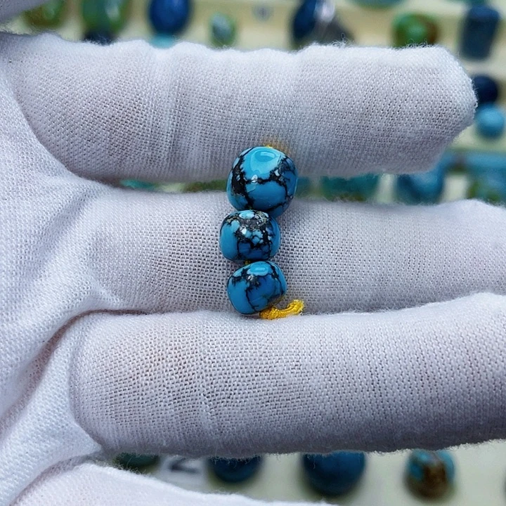 绿松石未镶嵌颈饰