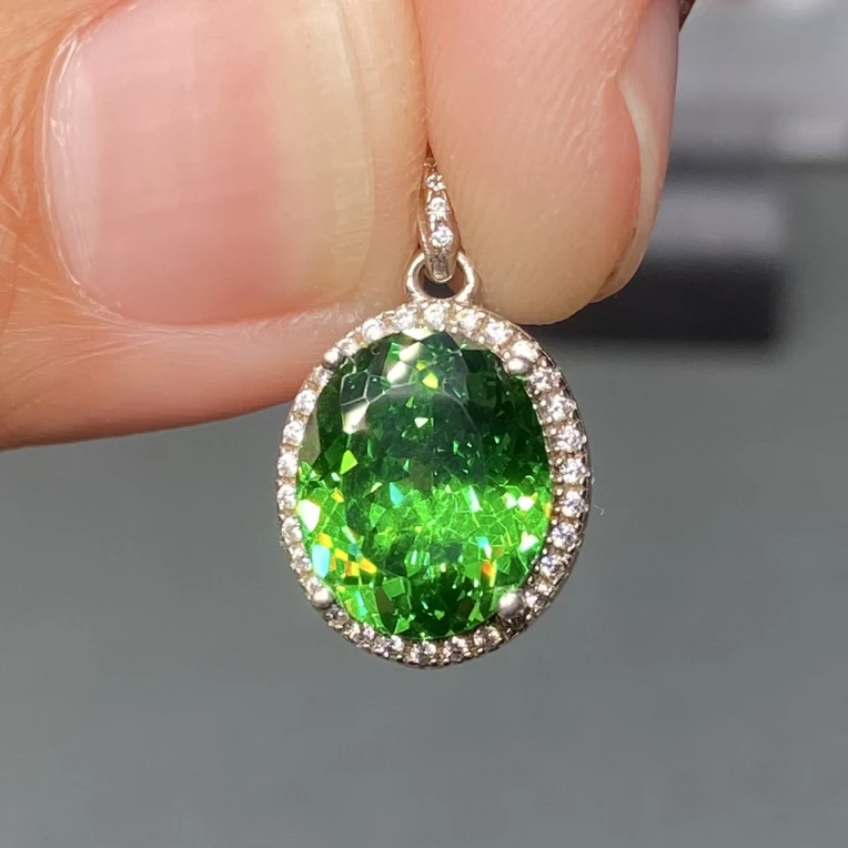 吊坠925银 专柜精品925银镶森林艳绿色碧系高订鸽子蛋吊坠