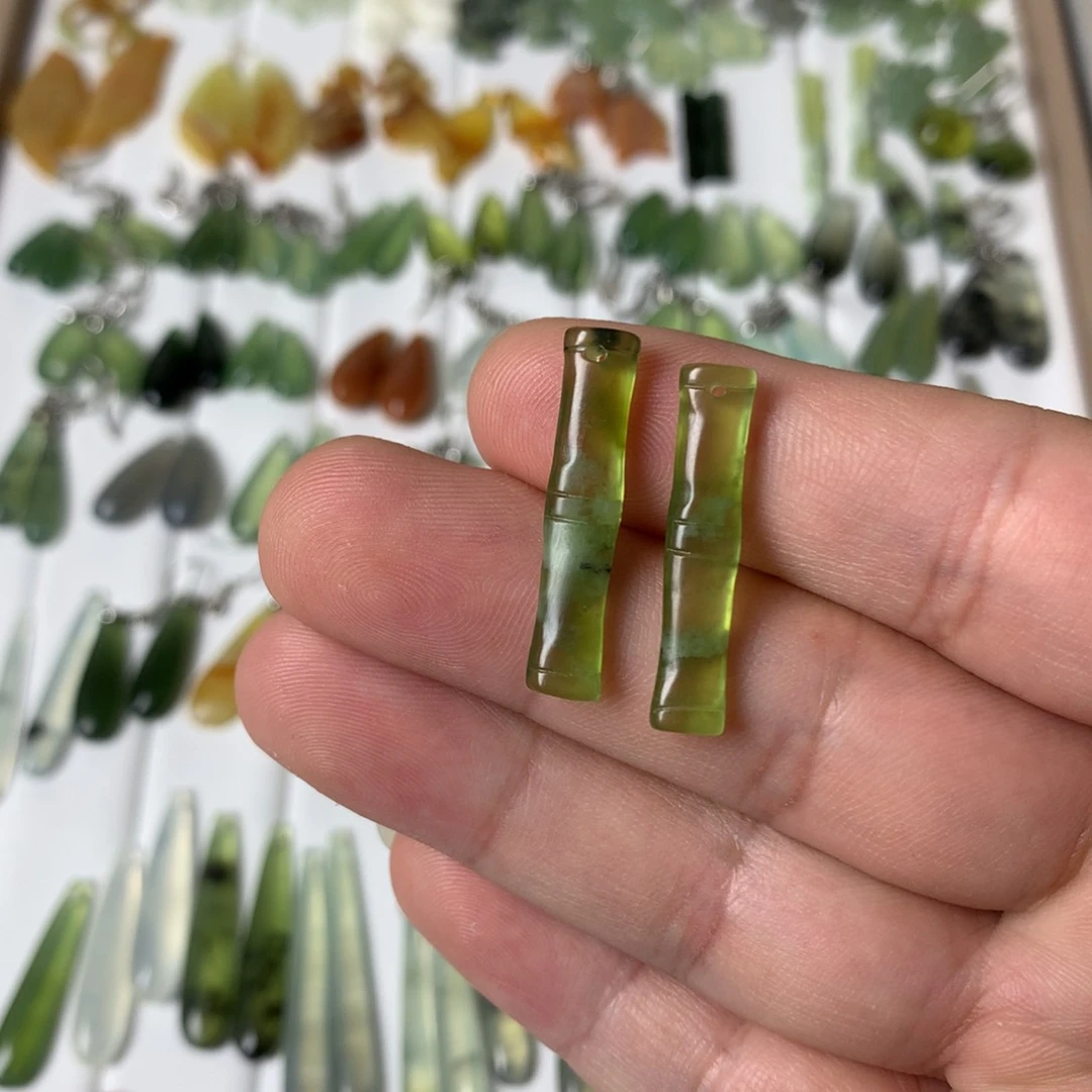 蛇纹石玉耳饰未镶嵌