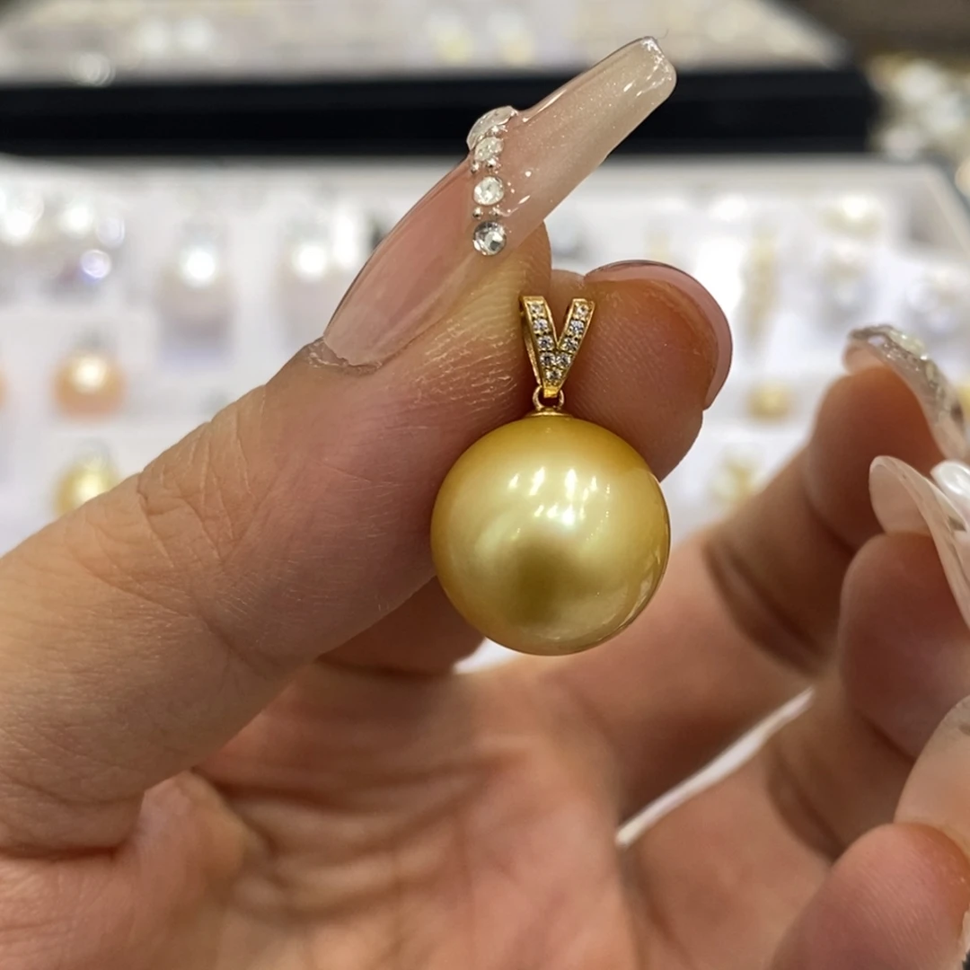 18K金镶嵌海水珍珠吊坠(不含链)