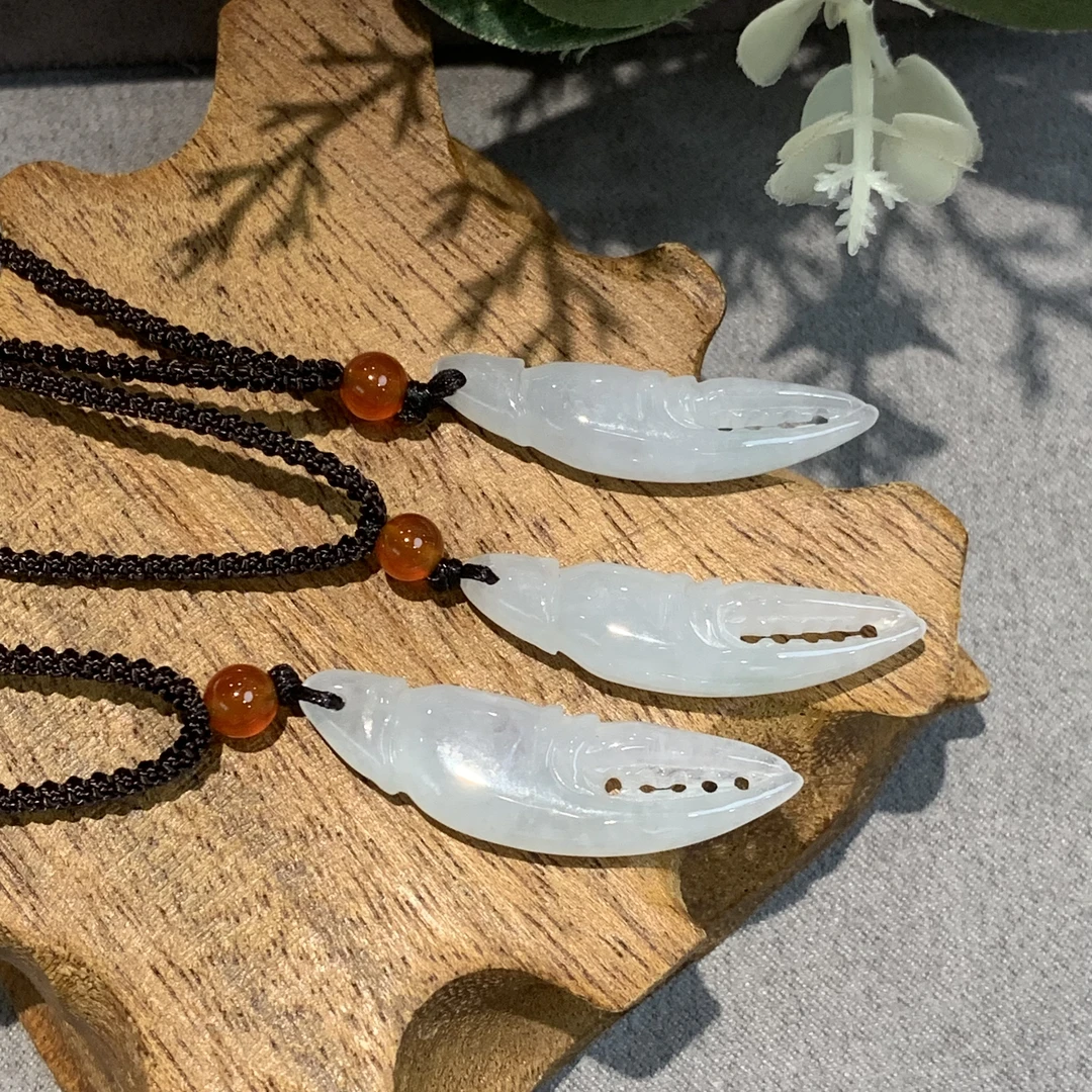 中国工艺 天然缅料翡翠抓钱手小吊坠