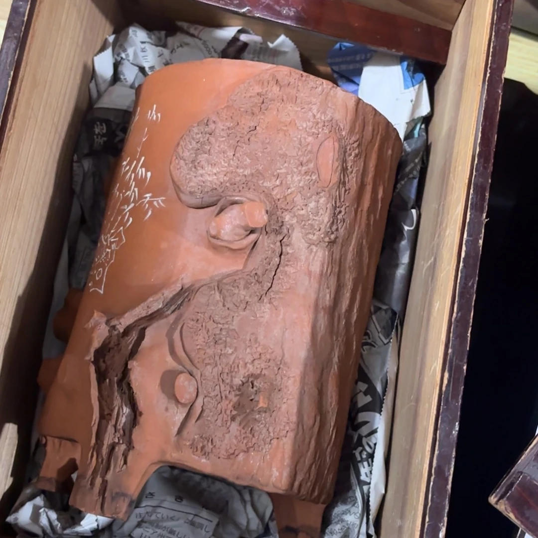老***哥非常喜欢这个瓷器