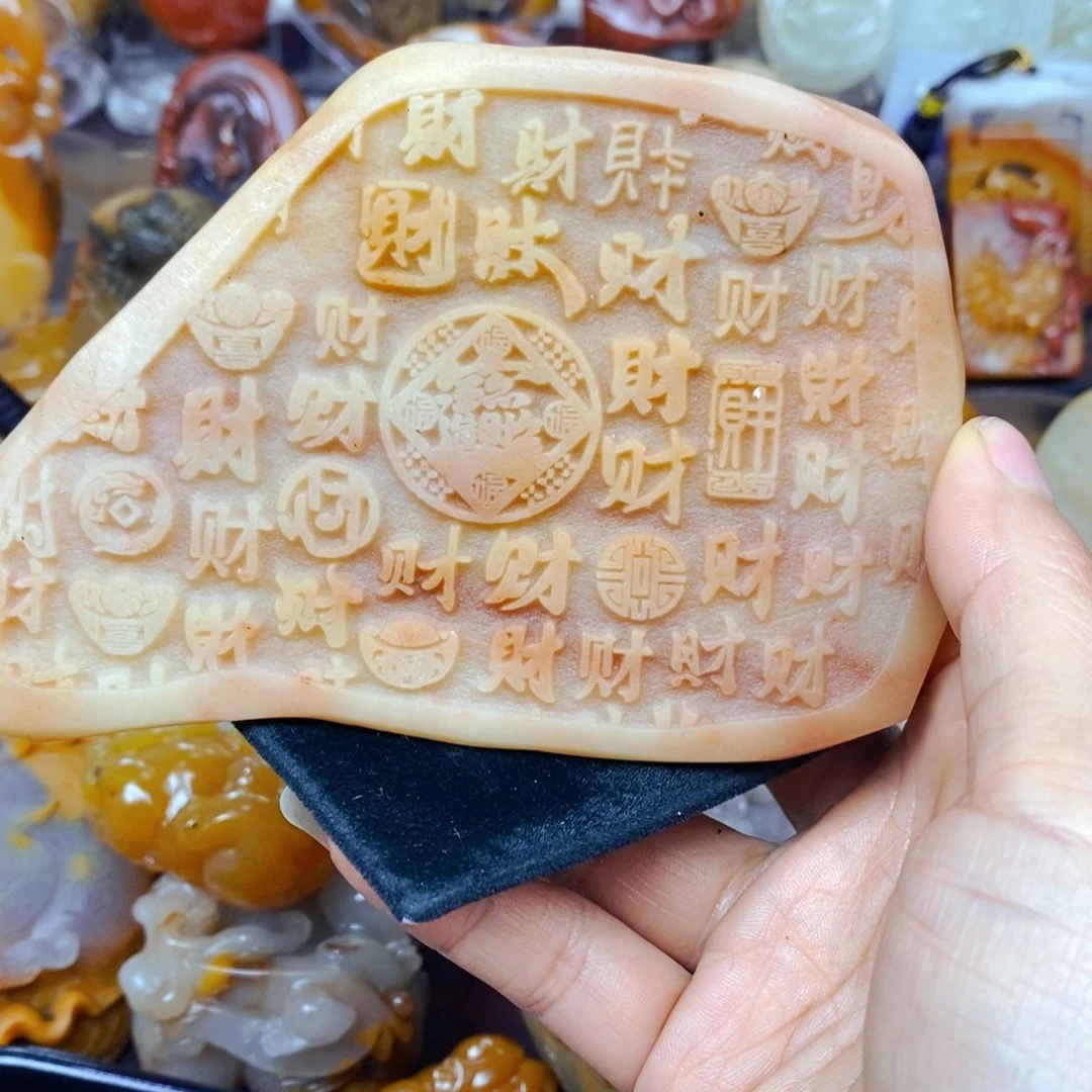 石英质玉（黄龙玉）未镶嵌颈饰