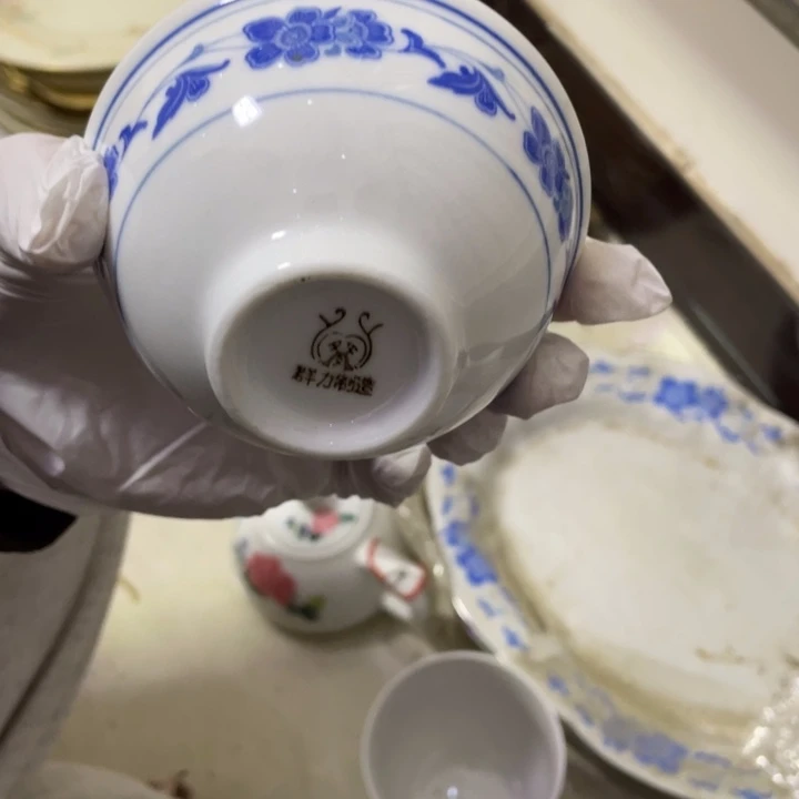 其他盘子碗摆件都有