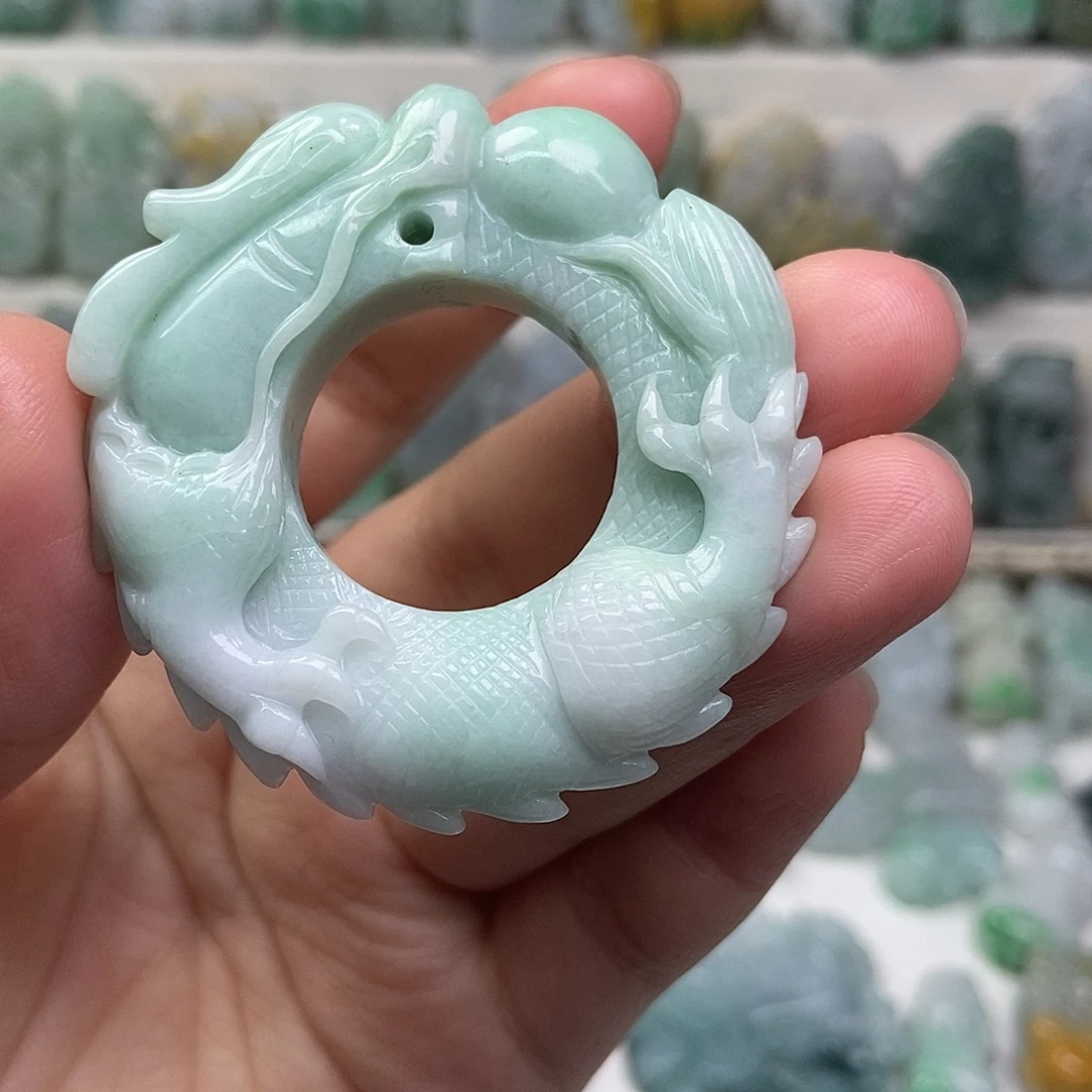 翡翠未镶嵌吊坠(赠链)