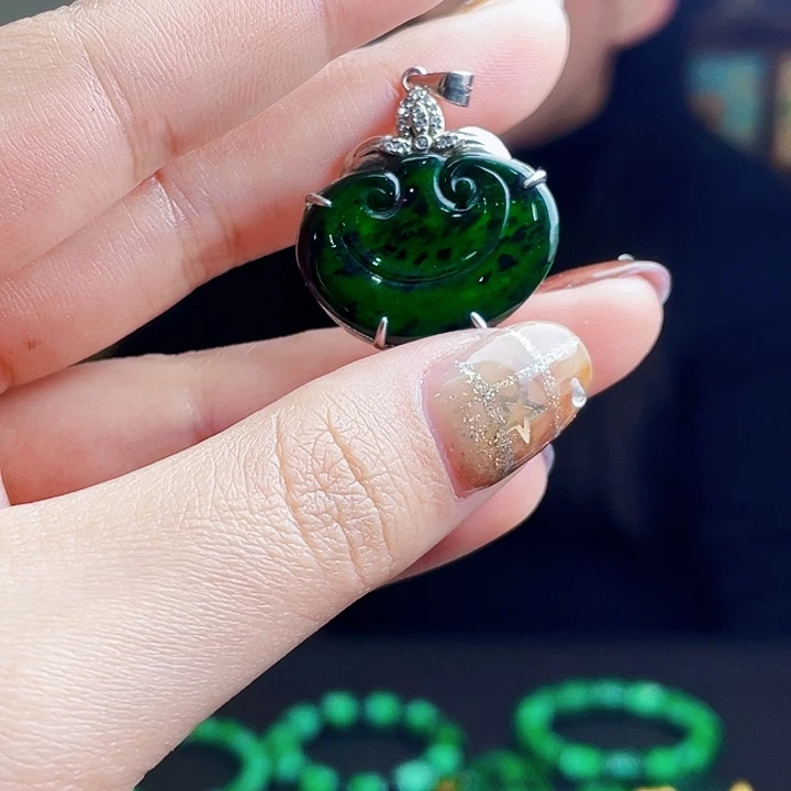 翡翠银S925镶嵌颈饰多样性