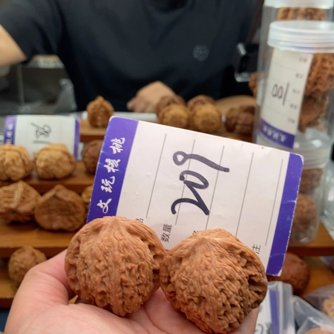 文玩核桃把件40泥鳅