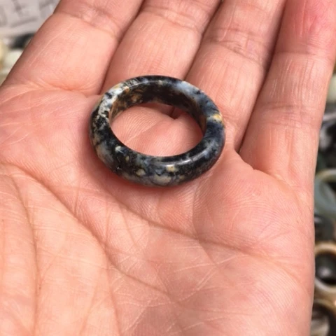 蛇纹石玉未镶嵌戒指