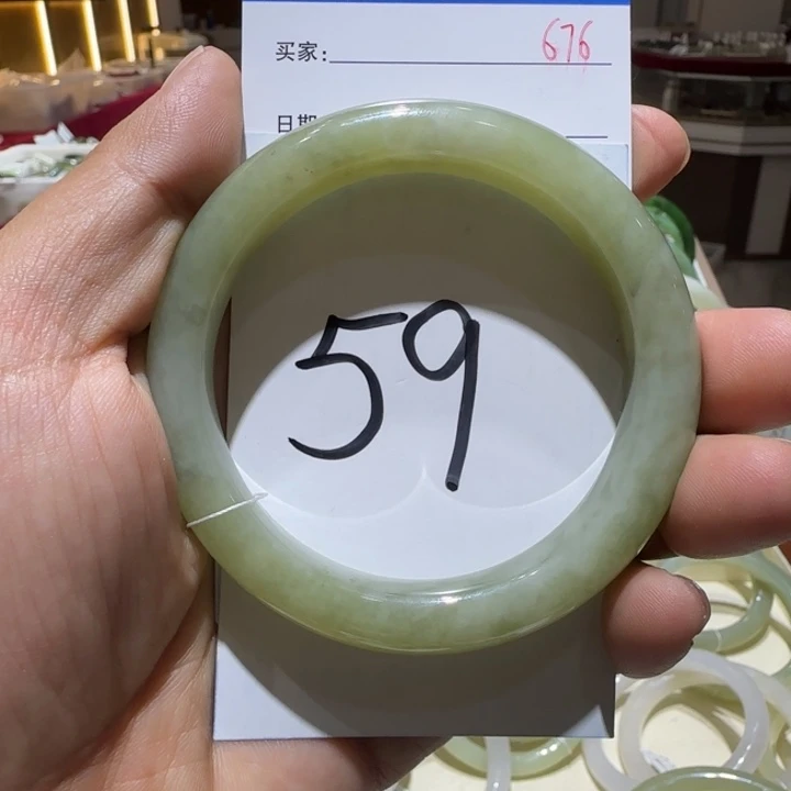 小****和田玉未镶嵌手镯676