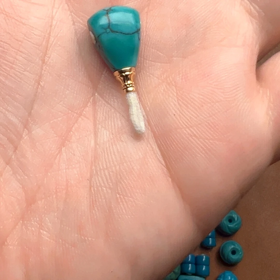 丧***狂绿松石未镶嵌颈饰