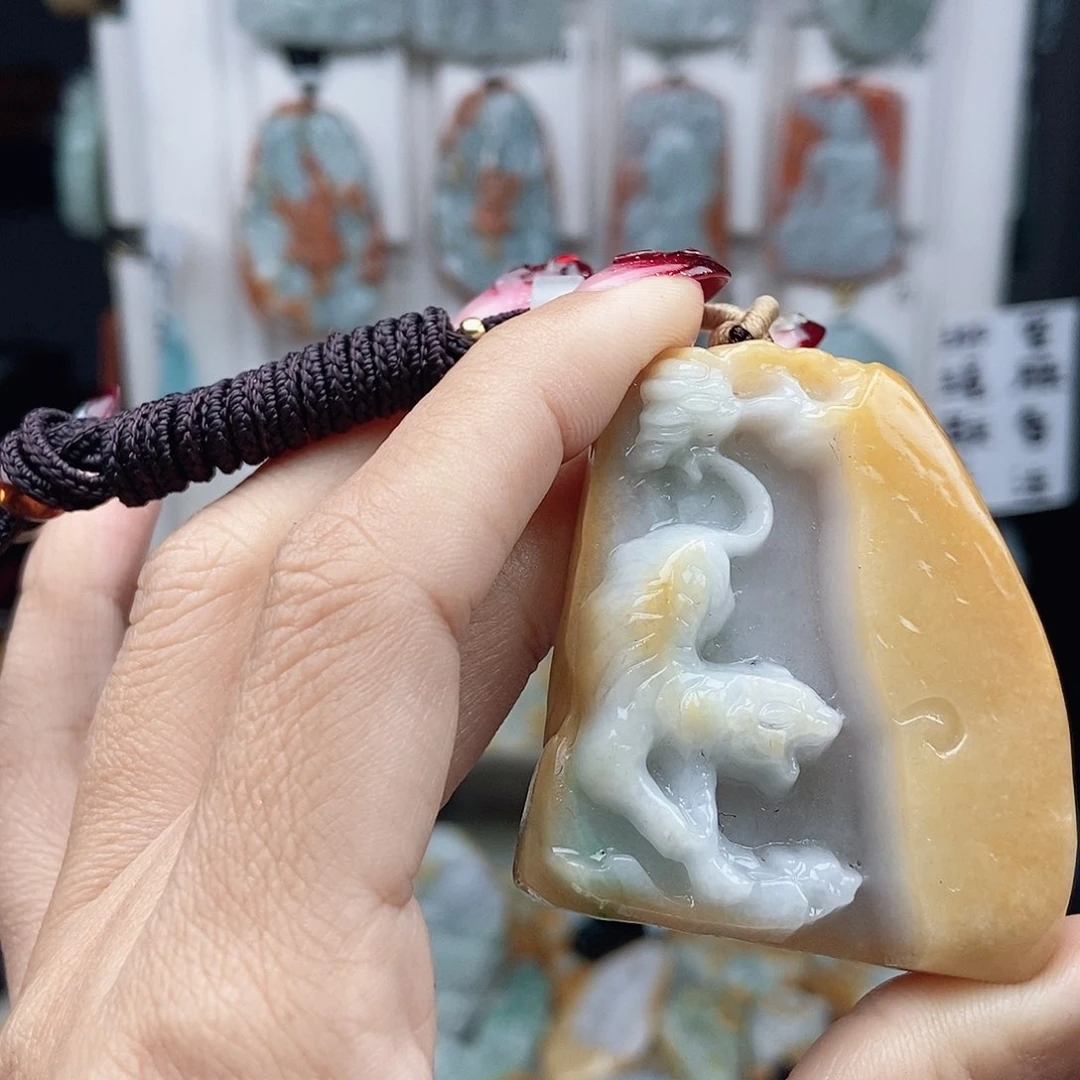 翡翠颈饰未镶嵌翡翠