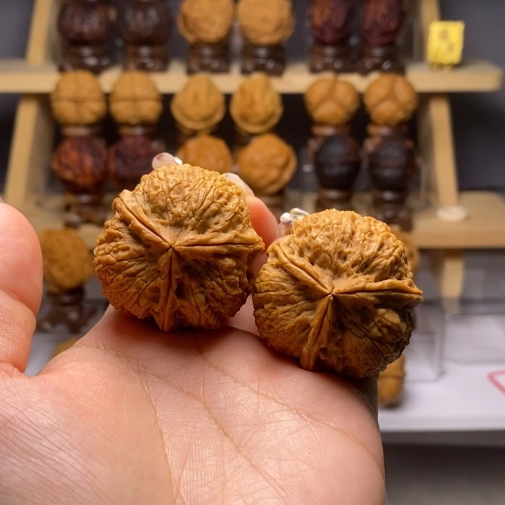 文玩核桃吊坠39虎王三棱Y39