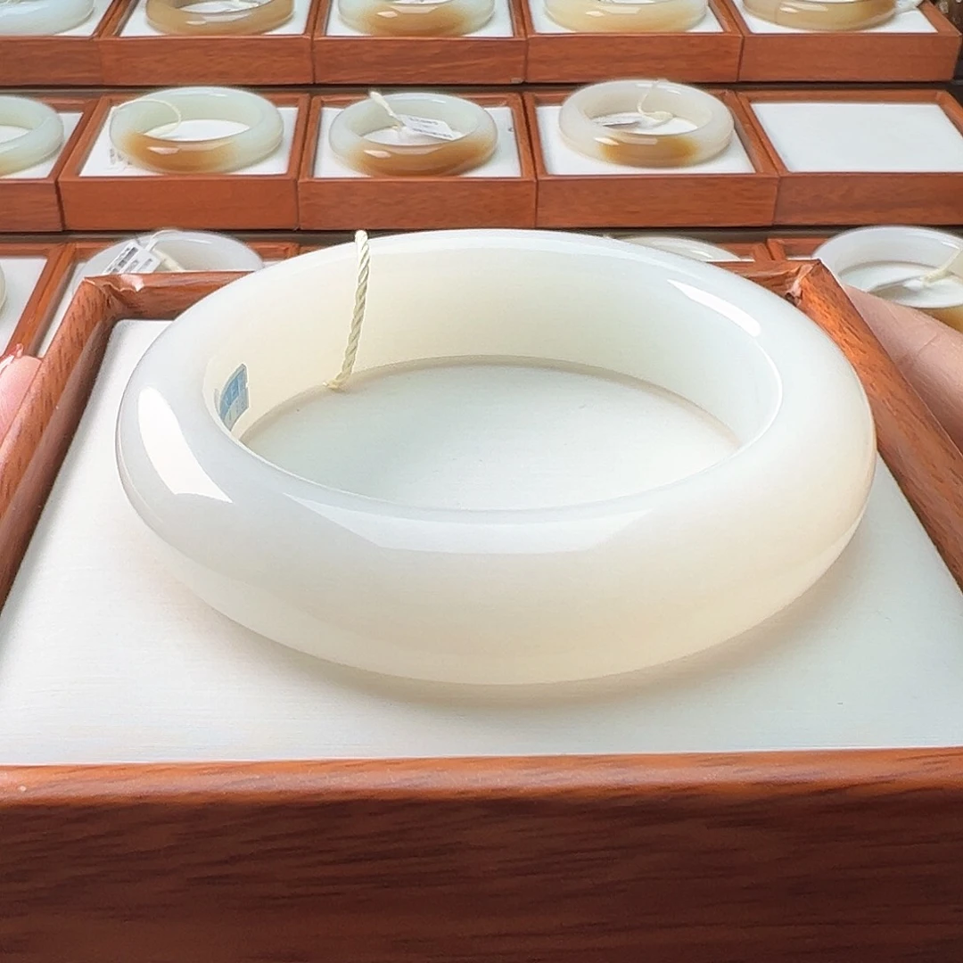 和田玉手镯未镶嵌53