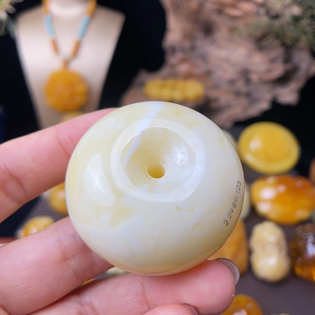 琥珀未镶嵌珠宝奇石沁色