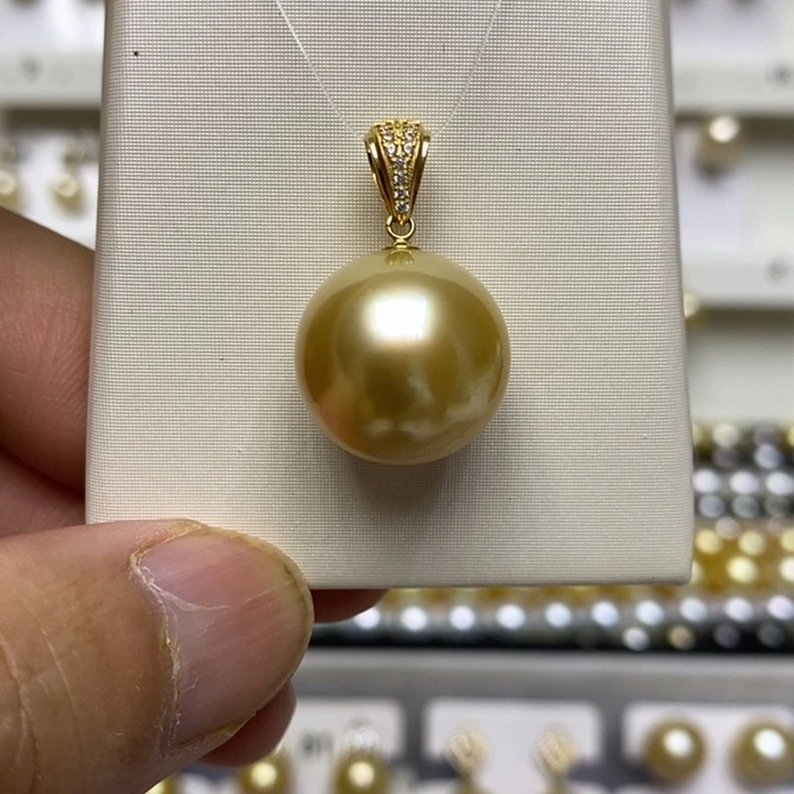 18K金镶嵌海水珍珠金珠吊坠