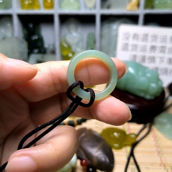 未镶嵌蛇纹石玉颈饰
