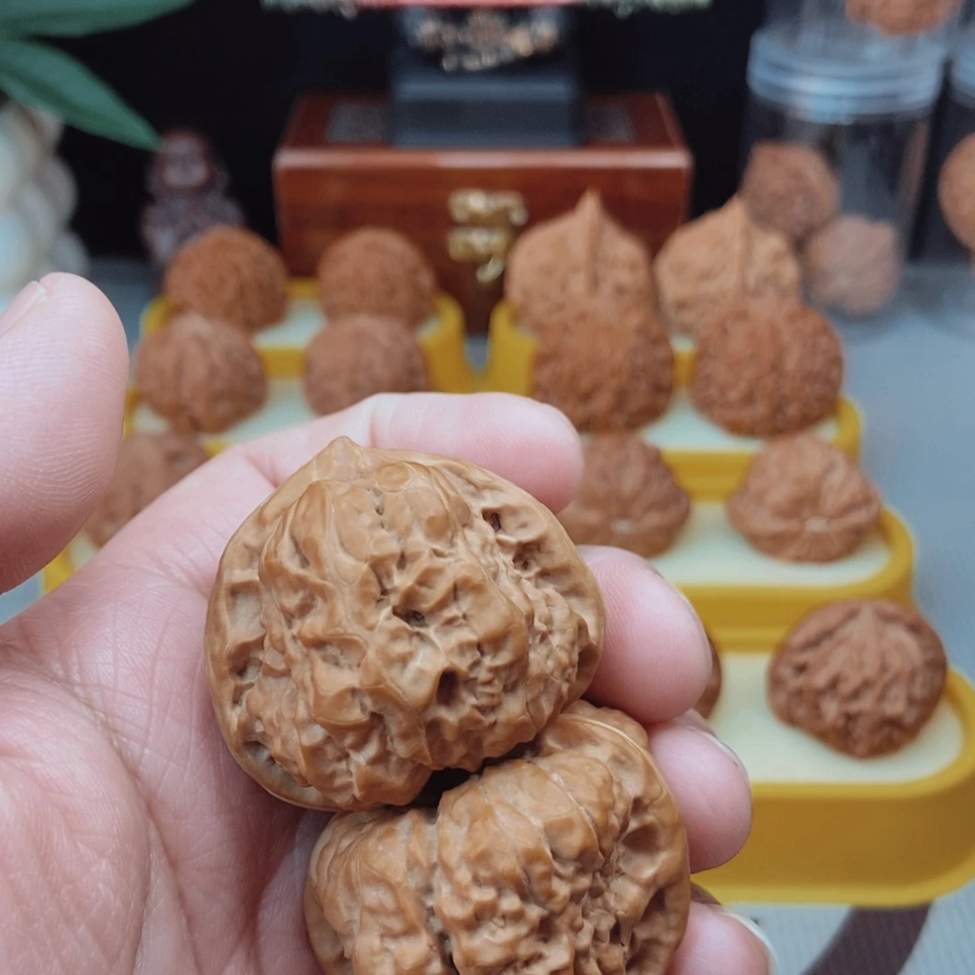 春***6福利蛤蟆头核桃手把件！！