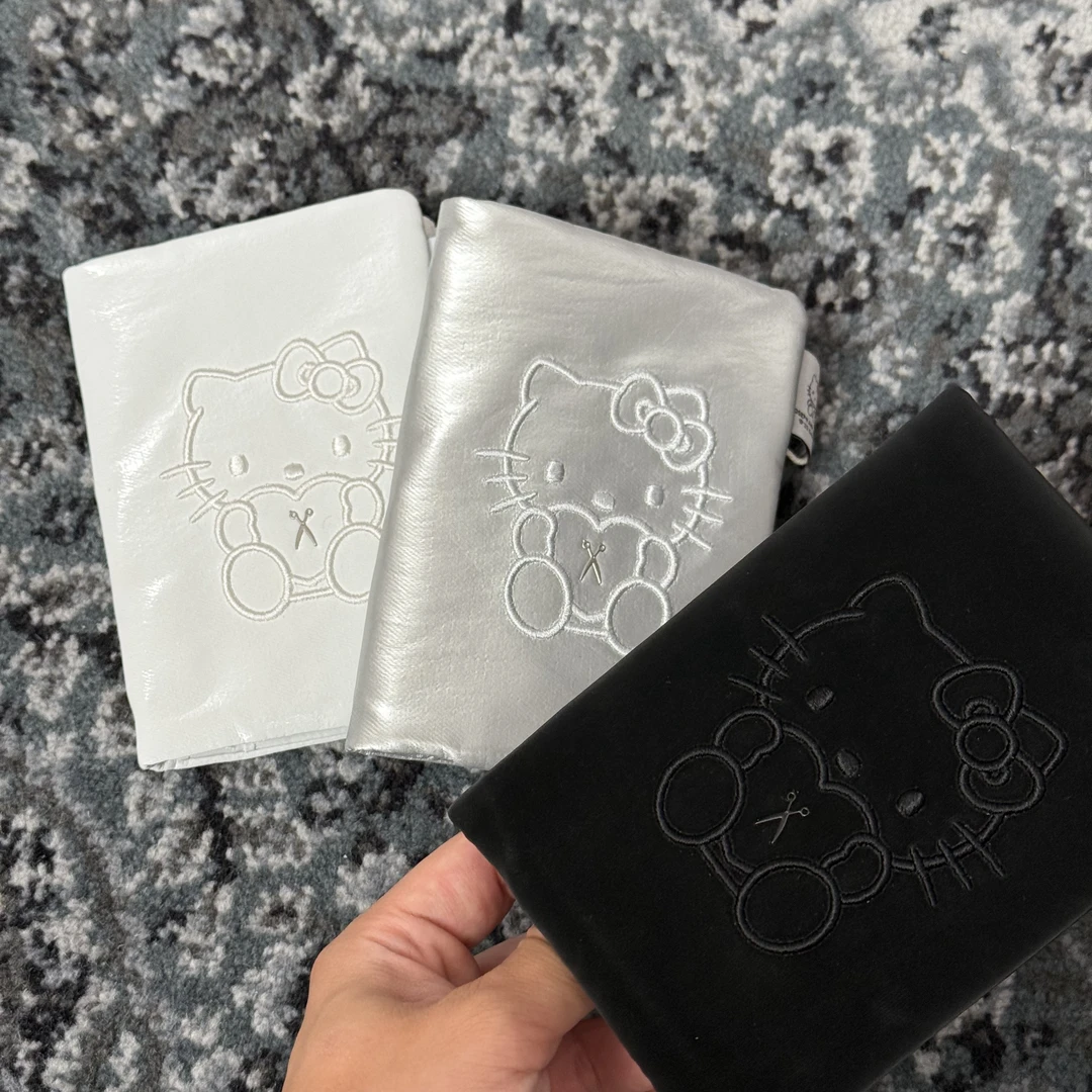 【首尔限定】Hello Kitty 联名 Joseph and Stacey 护照夹 黑白银色