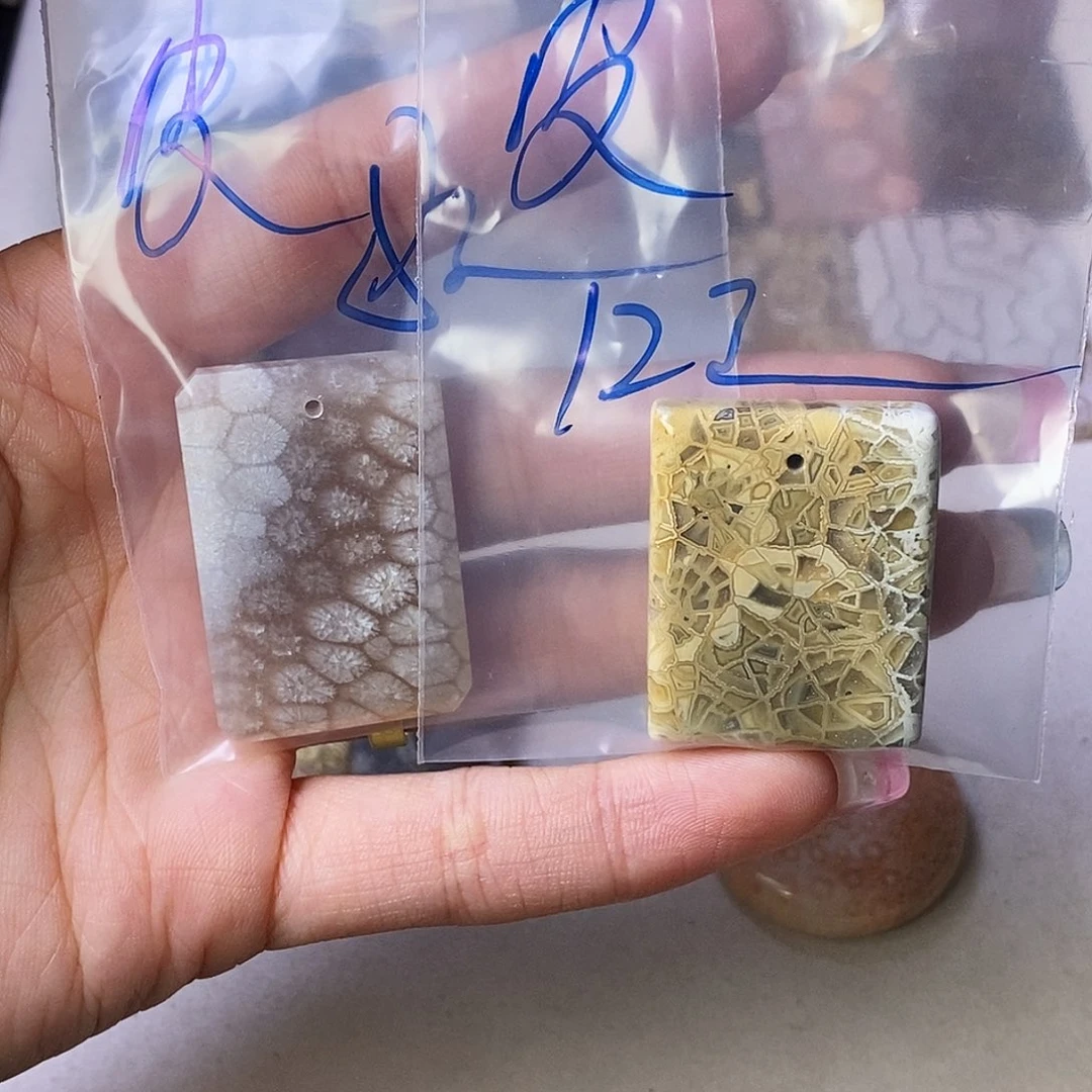 硅化玉颈饰合金皮****?