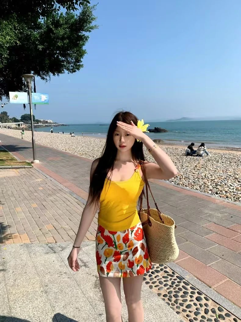 海边度假带胸垫碎花吊带背心搭配花朵短裙辣妹套装泳衣