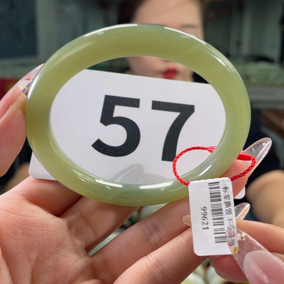 和田玉手镯未镶嵌微瑕