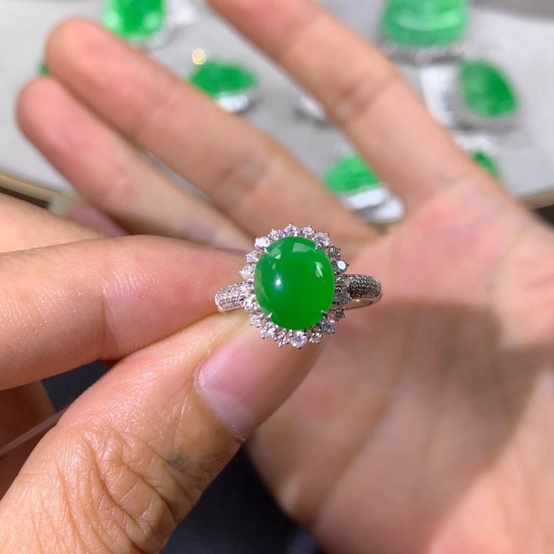 翡翠戒指18K金镶嵌翡翠