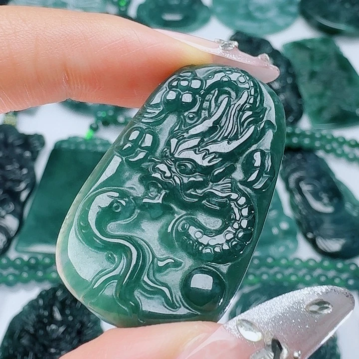 翡翠未镶嵌颈饰天然的A货翡翠多样性发其一