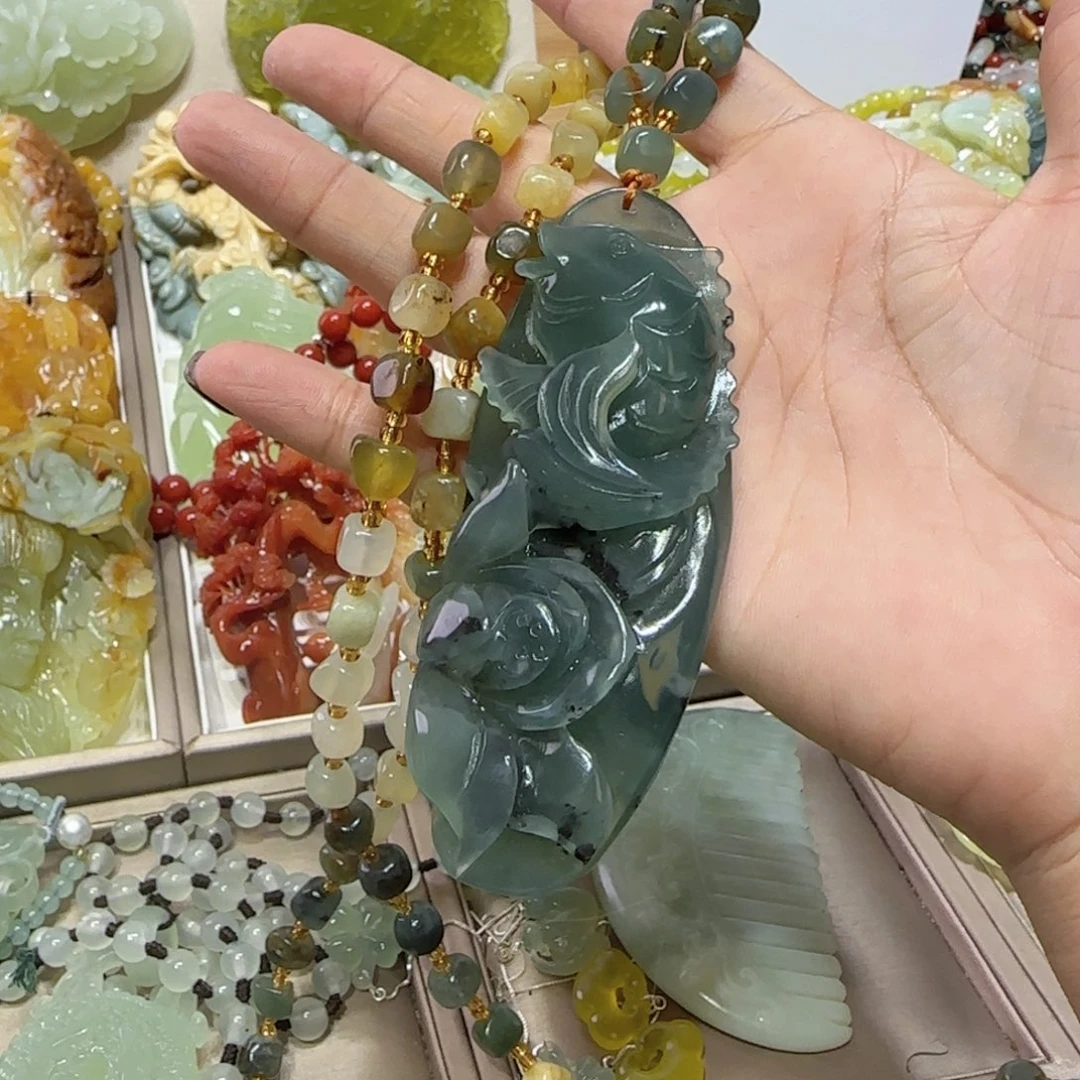 未镶嵌蛇纹石玉吊坠张*猪